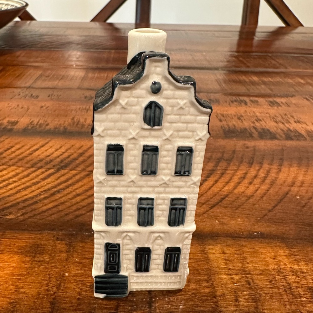Blue Delft House #45